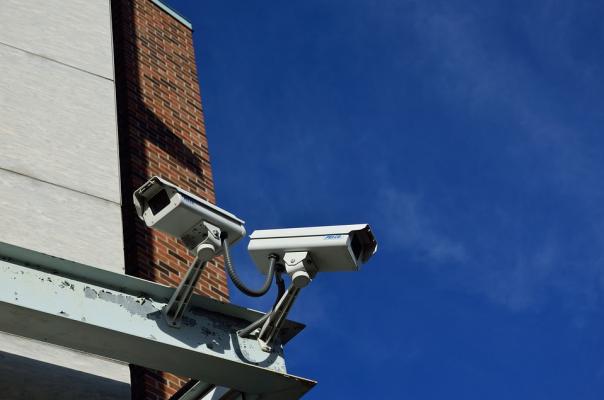 1. Installazione di videocamere finte
