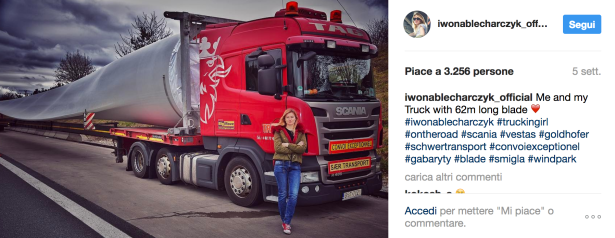 1) In posa con il suo camion