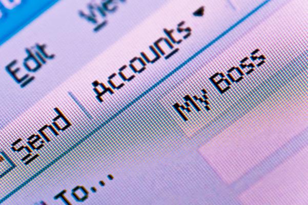 2. Mai scrivere un’email per una nuova candidatura, dall’account del lavoro che state per lasciare 