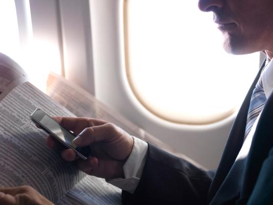 4. Cellulare vietato a bordo (per non interferire con le frequenze)