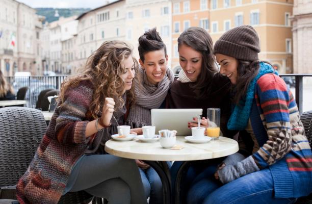 7. L’approvazione degli amici