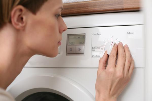 2. Lavare la biancheria intima a pochi gradi