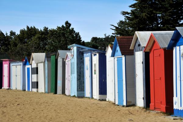 6. Garantire il libero accesso al mare e cabine da usare solo come spogliatoio (Lidi di Roma)