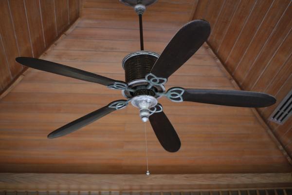 5. Regolate i ventilatori in senso antiorario 