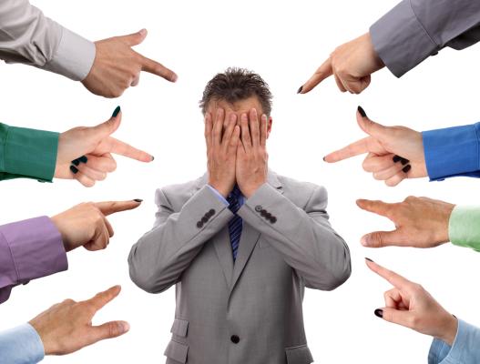4. Scaricare le responsabilità sugli altri