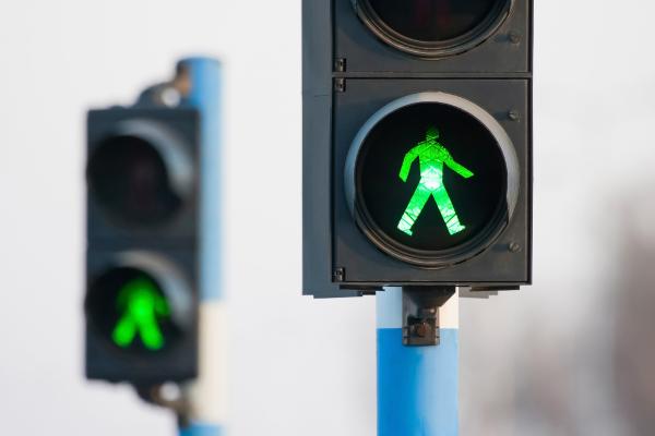 7. Attendere il verde a piedi 
