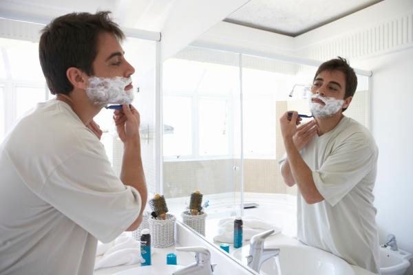 8. Farsi la barba 