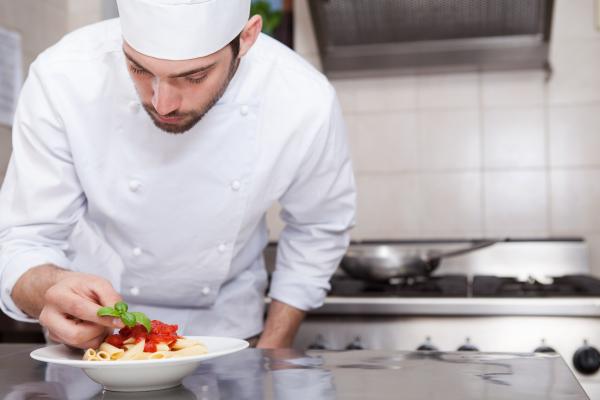 4. Cuochi, camerieri e lavoratori nel campo della ristorazione 