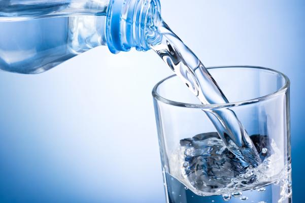 7. Bere molta acqua 
