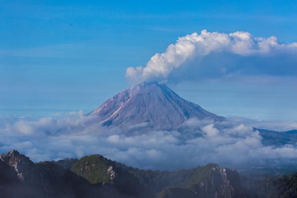 4. Vulcano Sinabung, Indonesia 