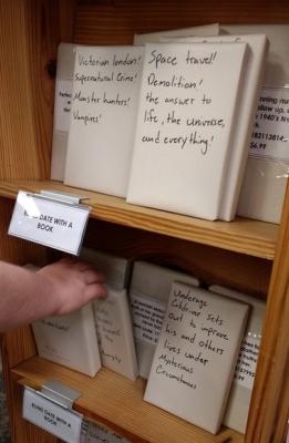 2. Appuntamento al buio con un libro 