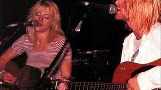 La storia dell'unica volta in cui Kurt Cobain ha suonato con Courtney Love