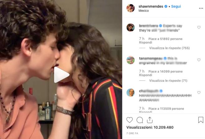 Camila Cabello E Shawn Mendes Il Bacio Focoso Che Infiamma