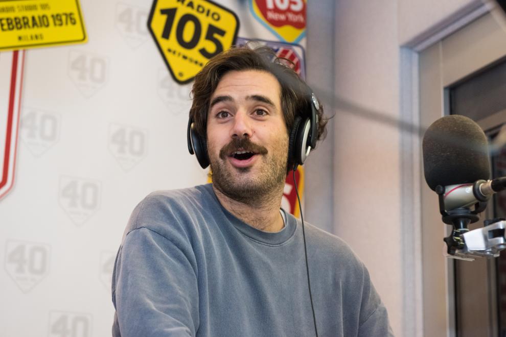 Tommaso Paradiso dei TheGiornalisti a 105 Mi Casa - Foto 1 ...