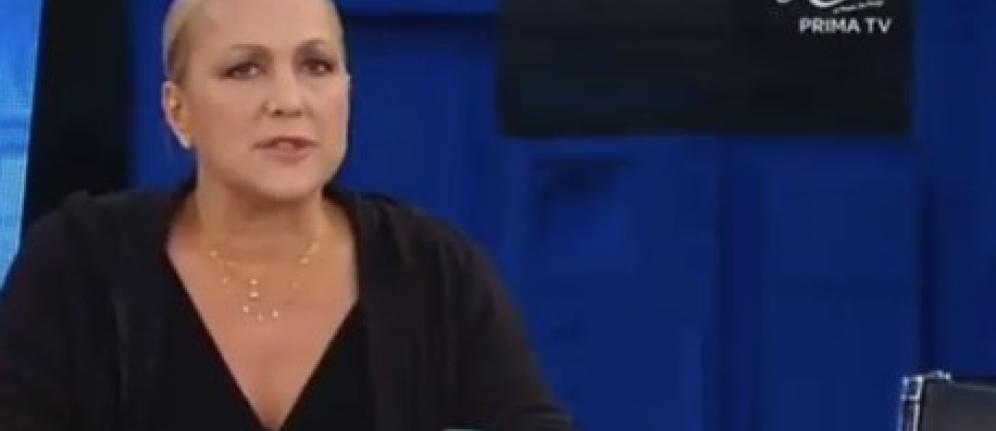 Amici 18, squilla un telefono mentre la Celentano sta parlando e la maestra decide di punire i ragazzi